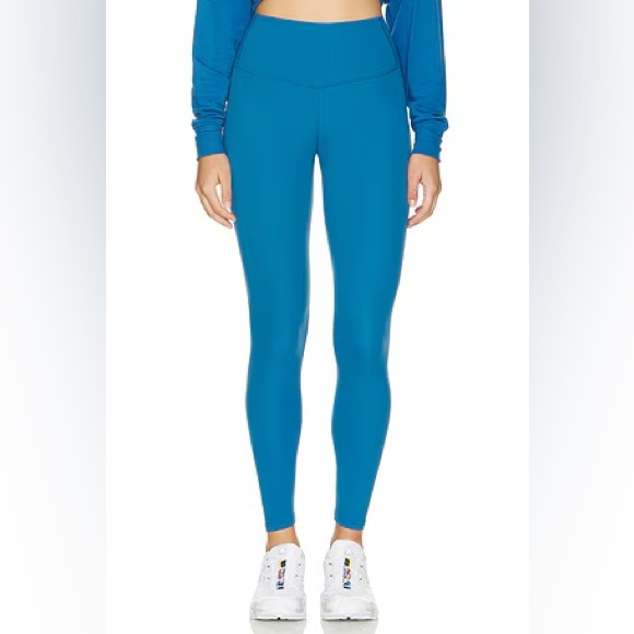 Airweight High Waist Legging in Stone Blue
SPLITS59 - Picture 1 of 1